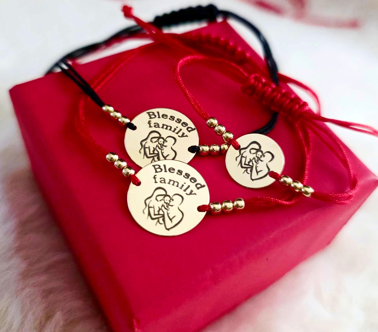 Set Bratari Personalizate - Familie Binecuvantata - Banuti Argint Placat Cu Aur 24K