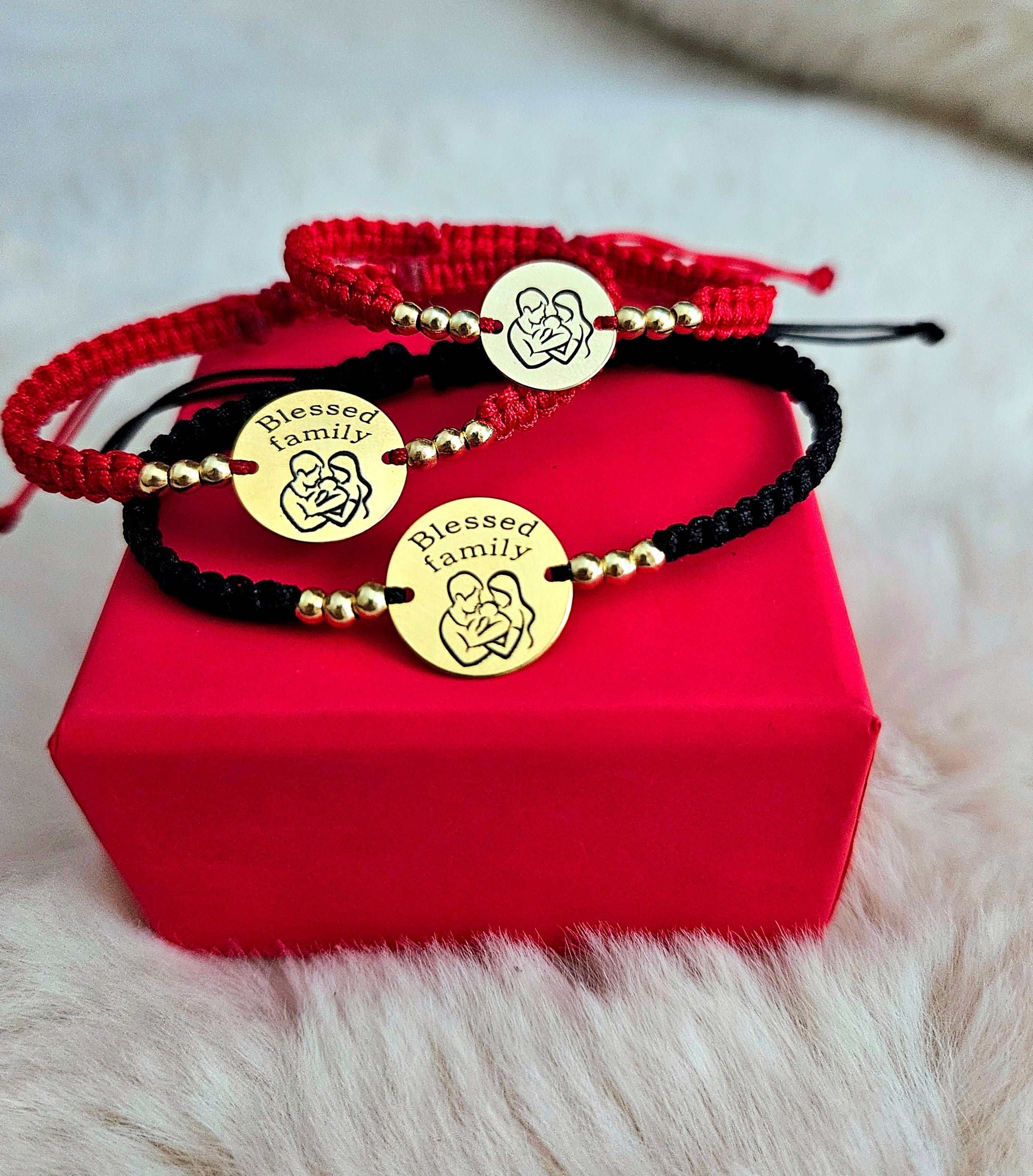 Set Bratari Personalizate - Familie Binecuvantata - Banuti Argint Placat Cu Aur 24K