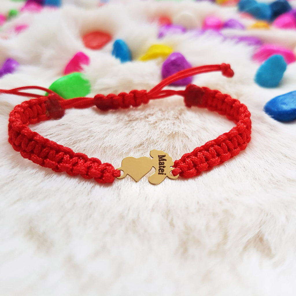 bratara impletita personalizata pentru nou nascut bebelus cu inimioara si piciorus gravat cu nume