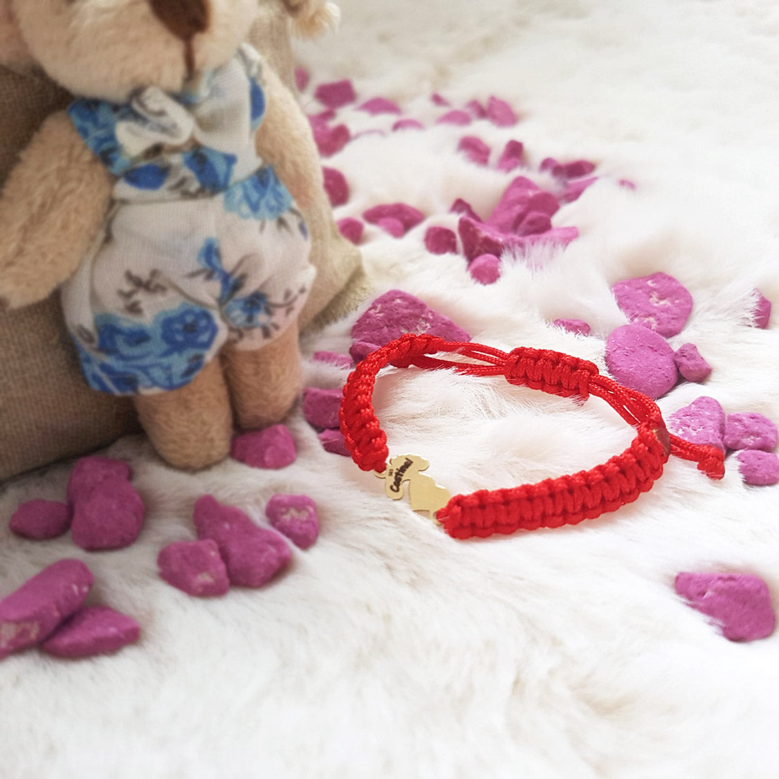 bratara impletita cu ata rosie personalizata pentru bebelusi pandantiv inima si piciorus din aur 14K