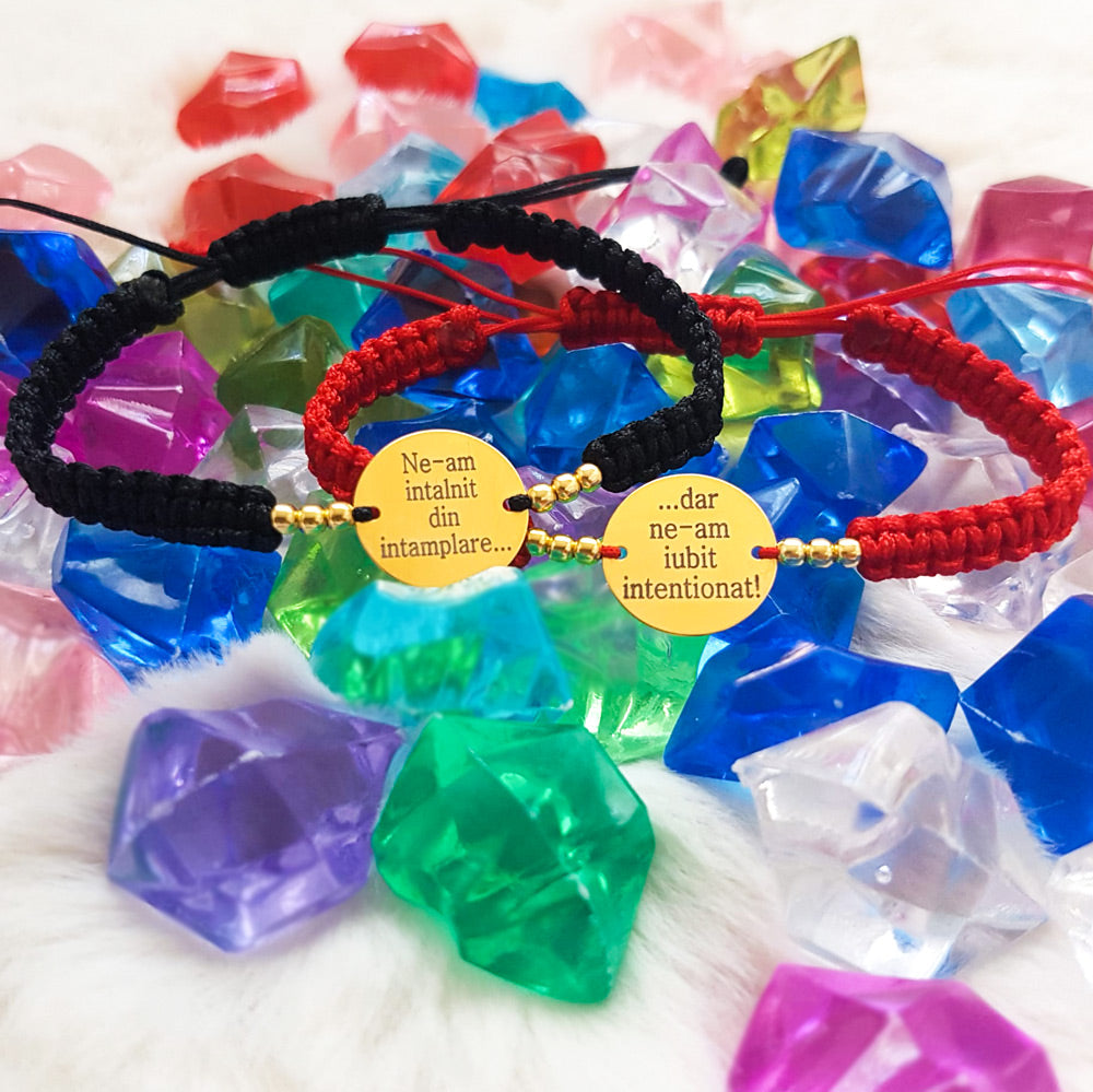 Set Bratari Impletite Personalizate Pentru Cuplu - Banut 16,50mm - "Ne-am iubit intentionat" - Pandantive Argint Placat Cu Aur 24K